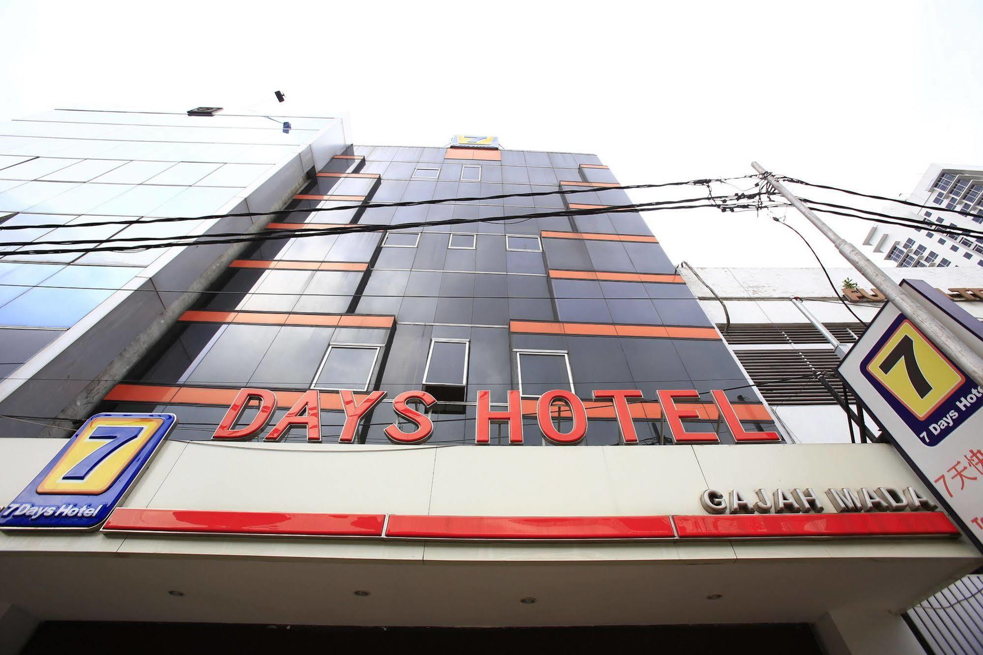 Hotel Reddoorz @ Gajah Mada Giacarta Esterno foto