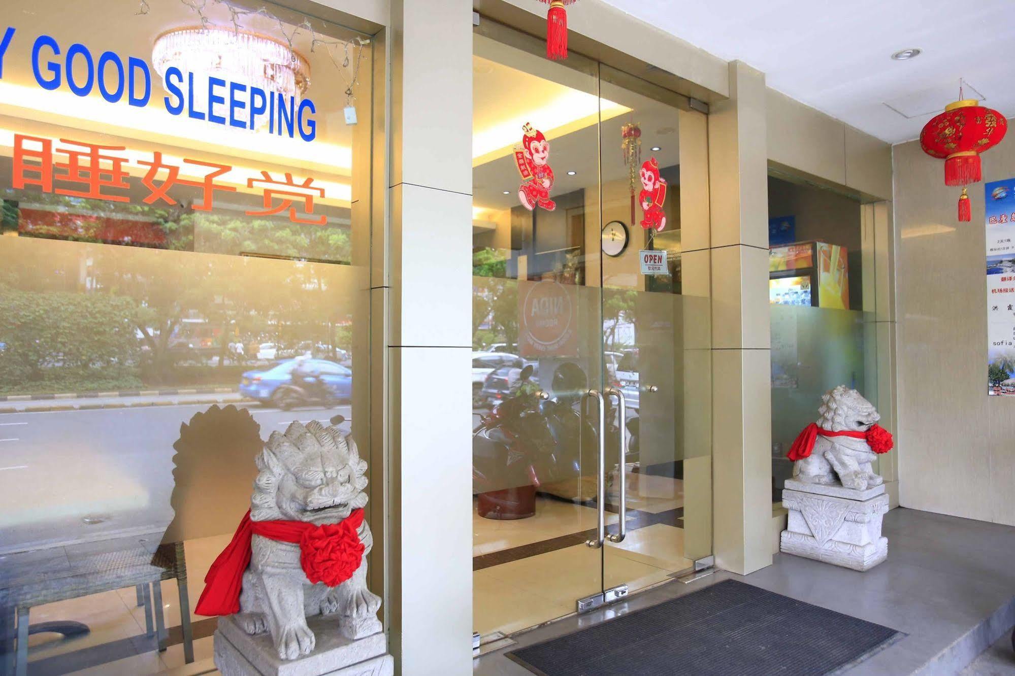 Hotel Reddoorz @ Gajah Mada Giacarta Esterno foto