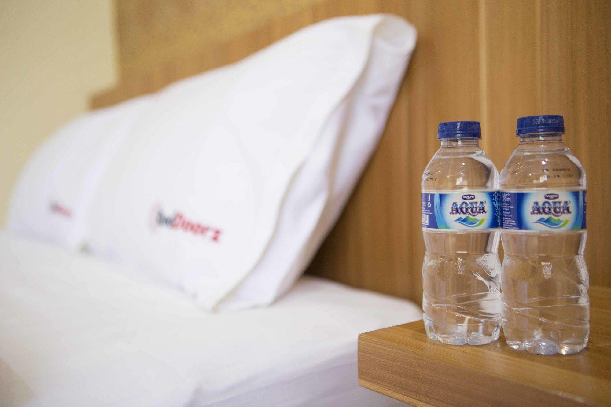 Hotel Reddoorz @ Gajah Mada Giacarta Esterno foto